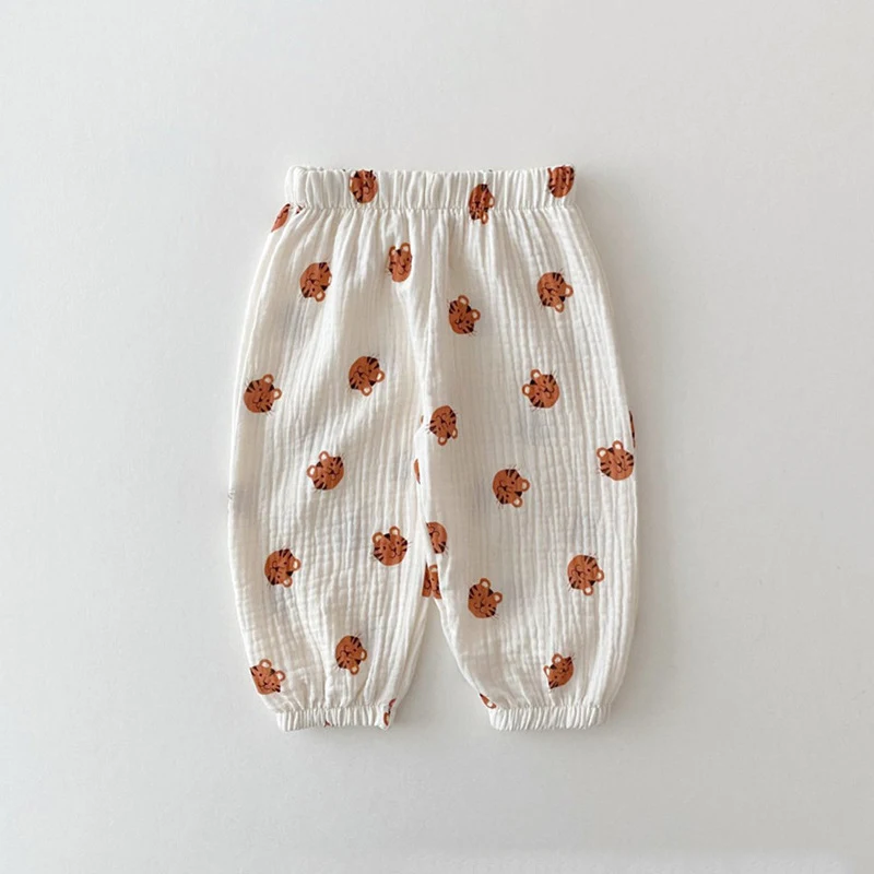 Modieuze baby zomer muggenwerende broek. Bescherm je baby tegen muggenbeten, comfortabel en ademend. Geniet van de zomer met een gerust hart. — foto 1