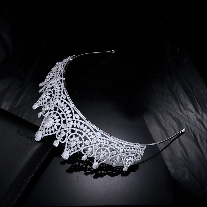 Tiara de Casamento Coroa de Zircônio Micro Set Adorno de Cabelo Nupcial Brilho e Sofisticação para o Grande Dia Design Delicado e Elegante. — foto 3