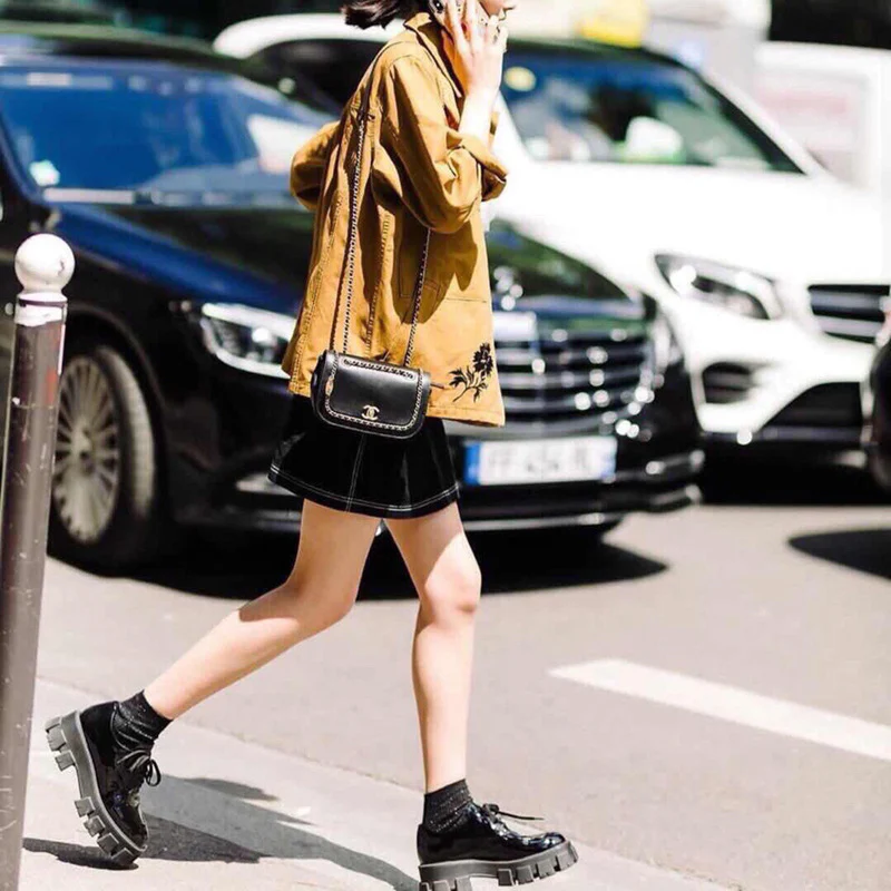 Chaussures à plateforme style britannique à lacets. Rehaussez votre style avec ces chaussures confortables, idéales pour toutes occasions. — photo 4