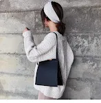 02Black