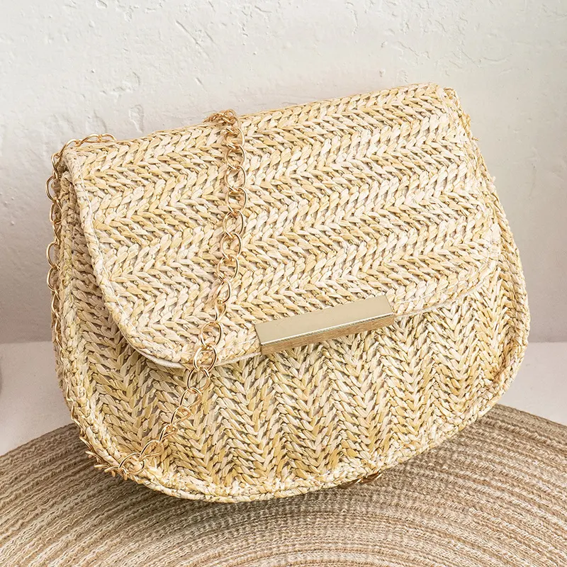 Bolsa de palha feminina com alça de ombro e tassel. Ideal para praia e verão, um acessório de moda elegante e versátil para qualquer ocasião. — foto 5