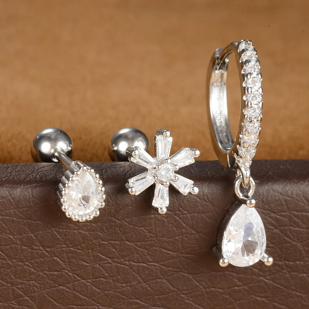 Conjunto moderno com brincos de gota d'água pequenos, pulseira simples e design de nicho. Elegância e estilo em um só acessório. — foto 3