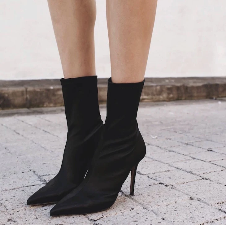 Kore Stili Sivri Burunlu Elastik Stiletto Çizme, şık ve rahat kadın ayakkabısı, her kombin için mükemmel. Şimdi satın alın! — Fotoğraf 3