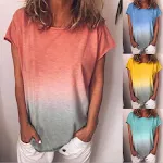 Camiseta de cor sólida com estampa gradiente arco-íris — foto 7