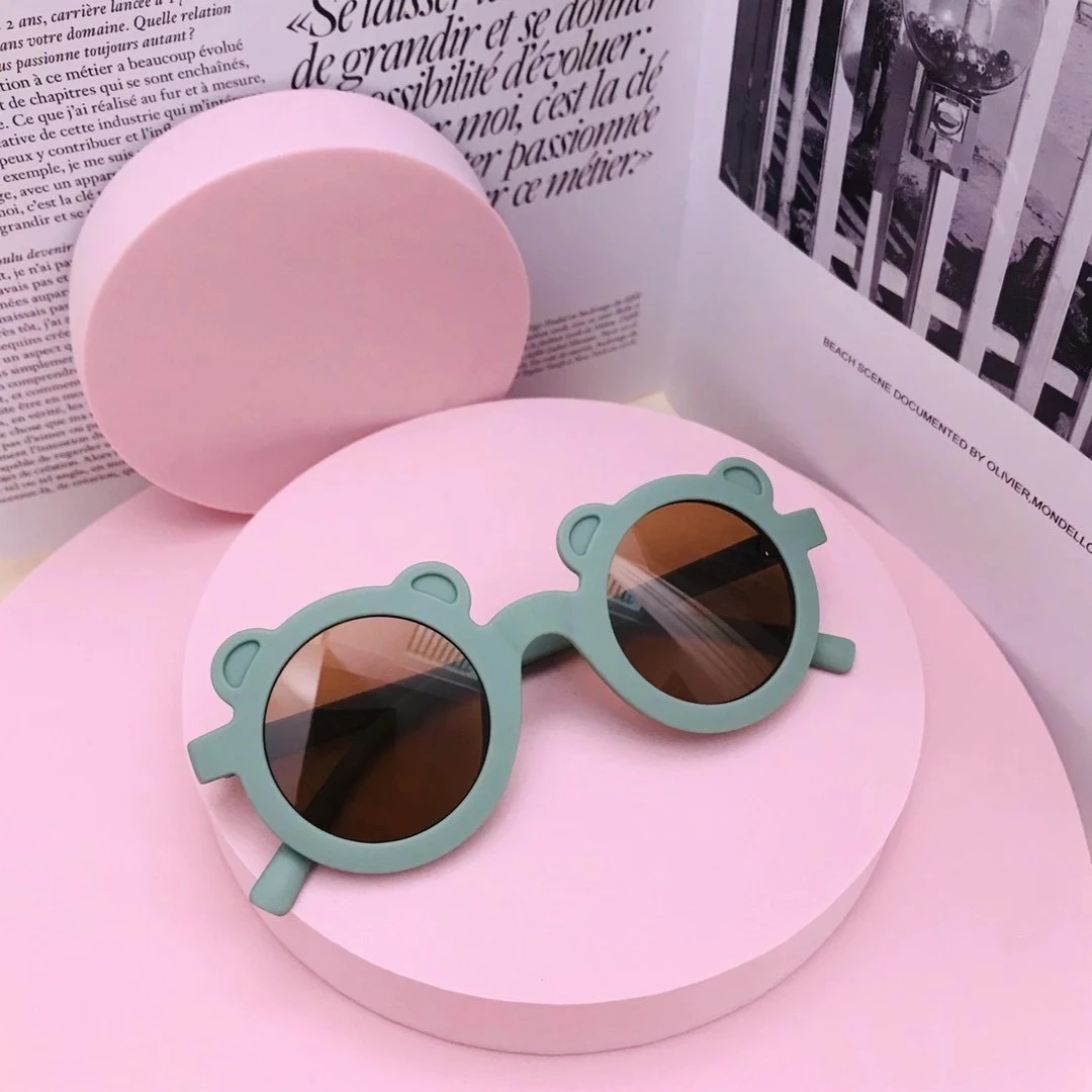 Óculos de sol Bear com armação e proteção UV. Conforto e estilo garantidos para seus olhos, perfeitos para atividades ao ar livre. — foto 2