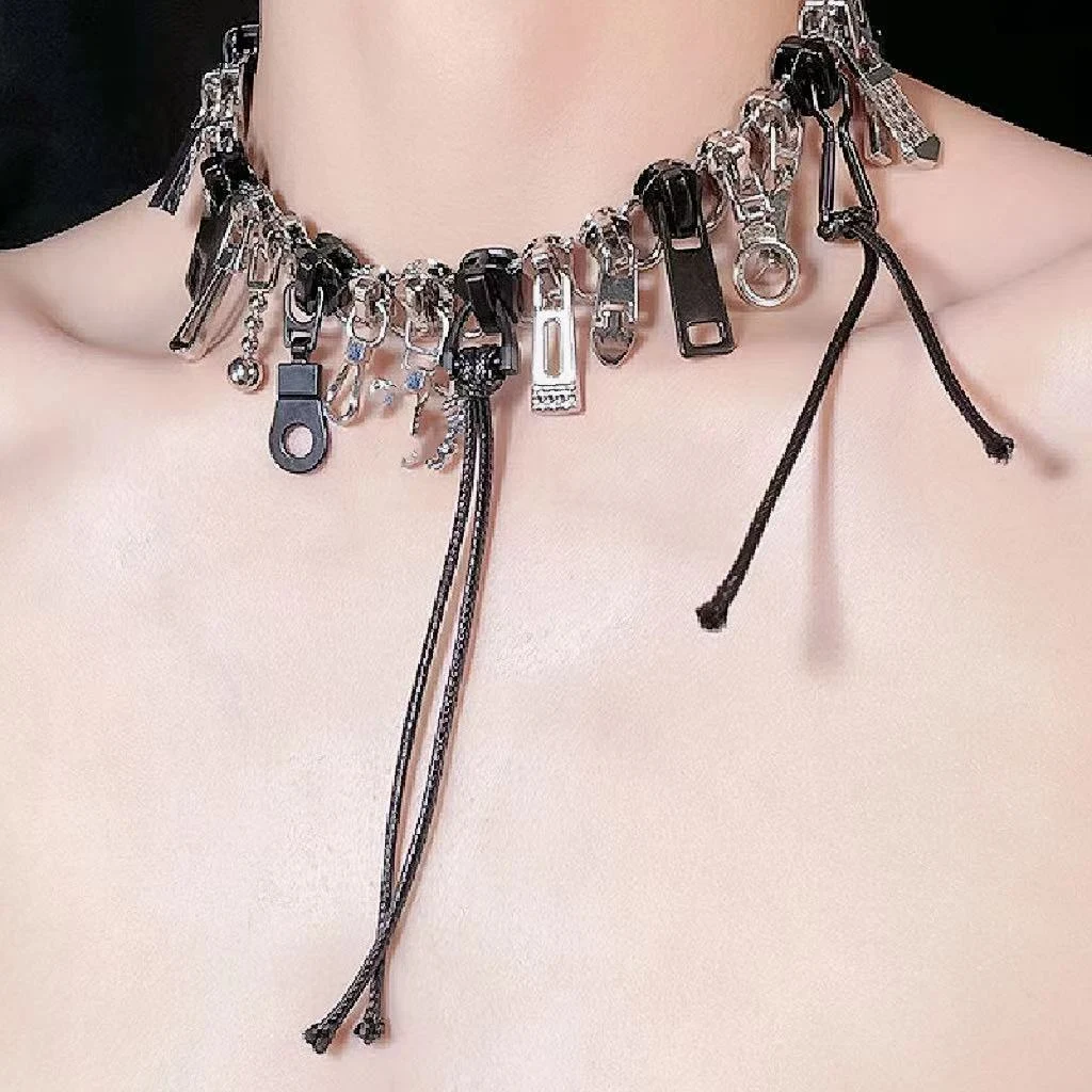 Colar feminino com múltiplos zíperes, corrente de clavícula elegante e moderna. Destaque-se com este acessório único e charmoso. — foto 1