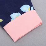 Macacão infantil com capuz e estampa para meninas. Roupa de casa confortável e charmosa, perfeita para brincar e relaxar com estilo. — foto 3