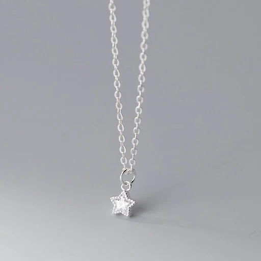 Title 6, Colar estrela de cinco pontas com diamantes em ...