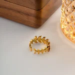 Anel aberto com folhas de zircônia incrustadas, design europeu e americano. Jóia charmosa e sofisticada para mulheres. — foto 6