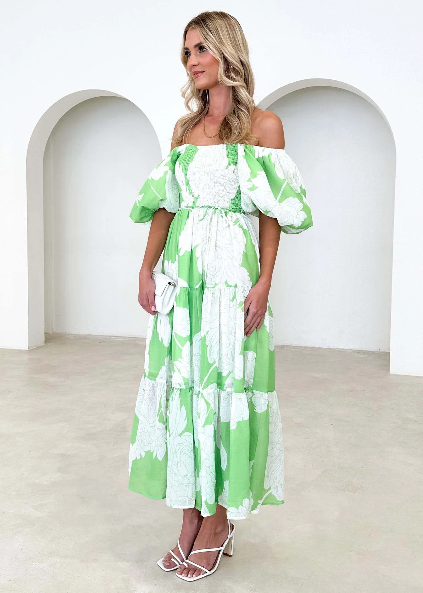 Title 23, Vestido elegante floral com ombros de fora e ma...