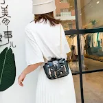 Bolsa de ombro para moto com estilo moderno, jaqueta PU. Perfeita para roupas e acessórios. Uma bolsa trendy e estilosa para motociclistas. — foto 7