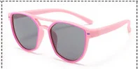 Óculos de sol infantis de silicone, tendência fashion, proteção UV. Leves, flexíveis e seguros para brincar e atividades ao ar livre. — foto 2
