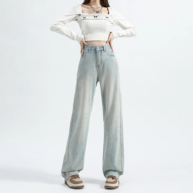Calças jeans retas folgadas verde menta femininas. Conforto e estilo para o dia a dia. Combine com blusas e tênis para um visual moderno e despojado. — foto 5