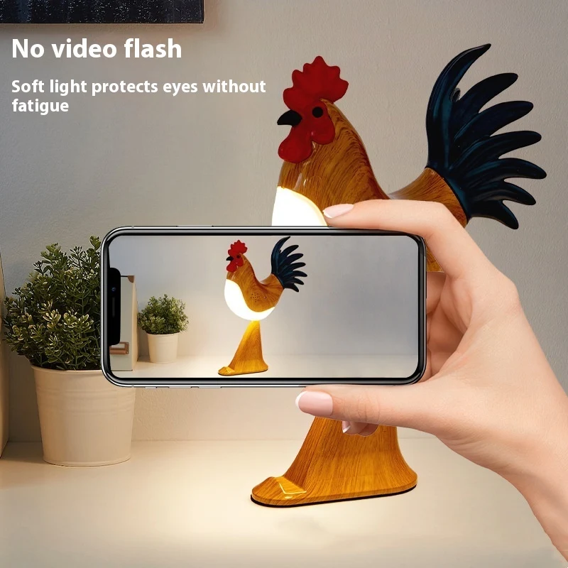 Yaratıcı USB Şarjlı Horoz Dekorasyonlu Masa Lambası, sıcak ışık ve şık tasarım, eviniz veya ofisiniz için mükemmel bir atmosfer yaratır. — Fotoğraf 2