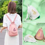 Mochila feminina de couro floral bordado lavado Conforto e elegância para o dia a dia. Ideal para transportar seus pertences com estilo e praticidade. — foto 5
