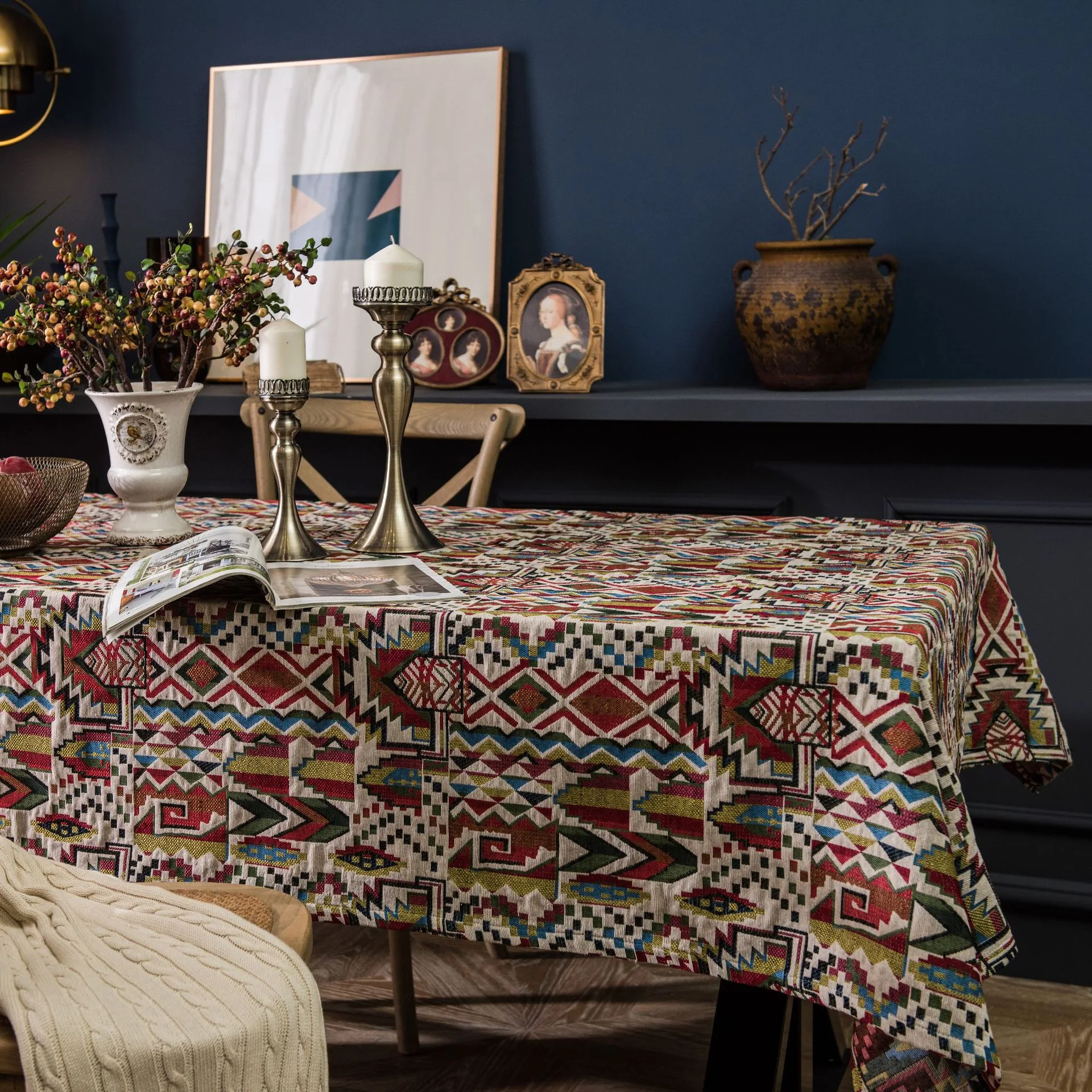 Toalha de mesa jacquard colorida, adicione elegância e vivacidade à sua mesa. Tecido resistente, fácil de limpar e ideal para refeições e celebrações. — foto 3