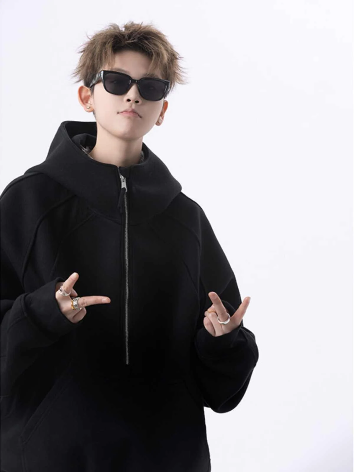 Moletom cropped masculino solto com zíper parcial casual, jaqueta moderna e confortável para um visual despojado e estiloso. — foto 3