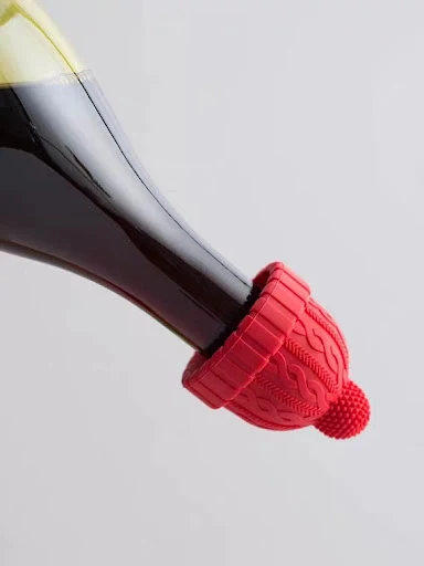 Title 4, Creative silicone glass bottle stopper. Keeps y...