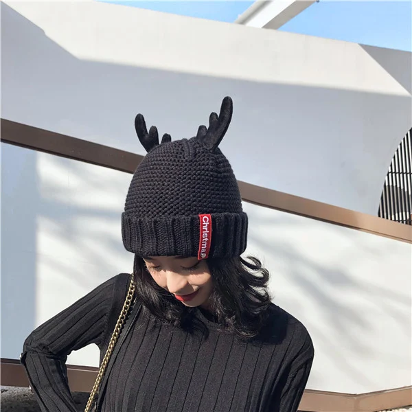 Title 12, Cute antler Christmas knitted hat, warm and coz...