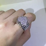 Anel Vintage Diamante Completo, Design Pesado de Amor Microincrustado, Estilo Hip Hop. Joia Exclusiva para um Look Único. — foto 8