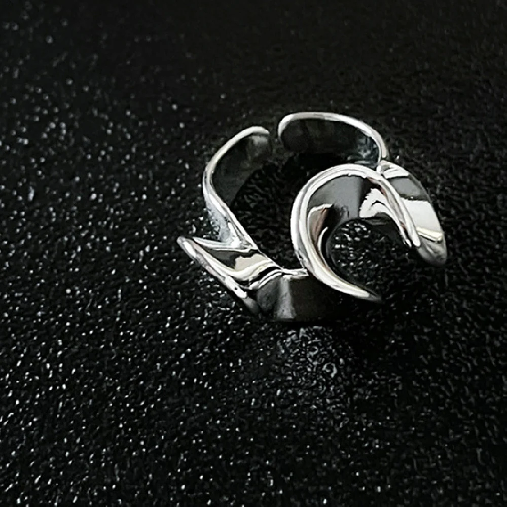 Anel de dedo indicador feminino elegante. Adicione um toque de estilo e sofisticação ao seu visual com este anel moderno e versátil. Perfeito para qualquer ocasião. — foto 10