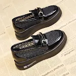 Erhöhende Einzel-Schuhe mit Netzgarn. Vielseitige One-Pedal-Schuhe für Damen, die sich leicht kombinieren lassen und für bequemes Gehen sorgen. — foto 3