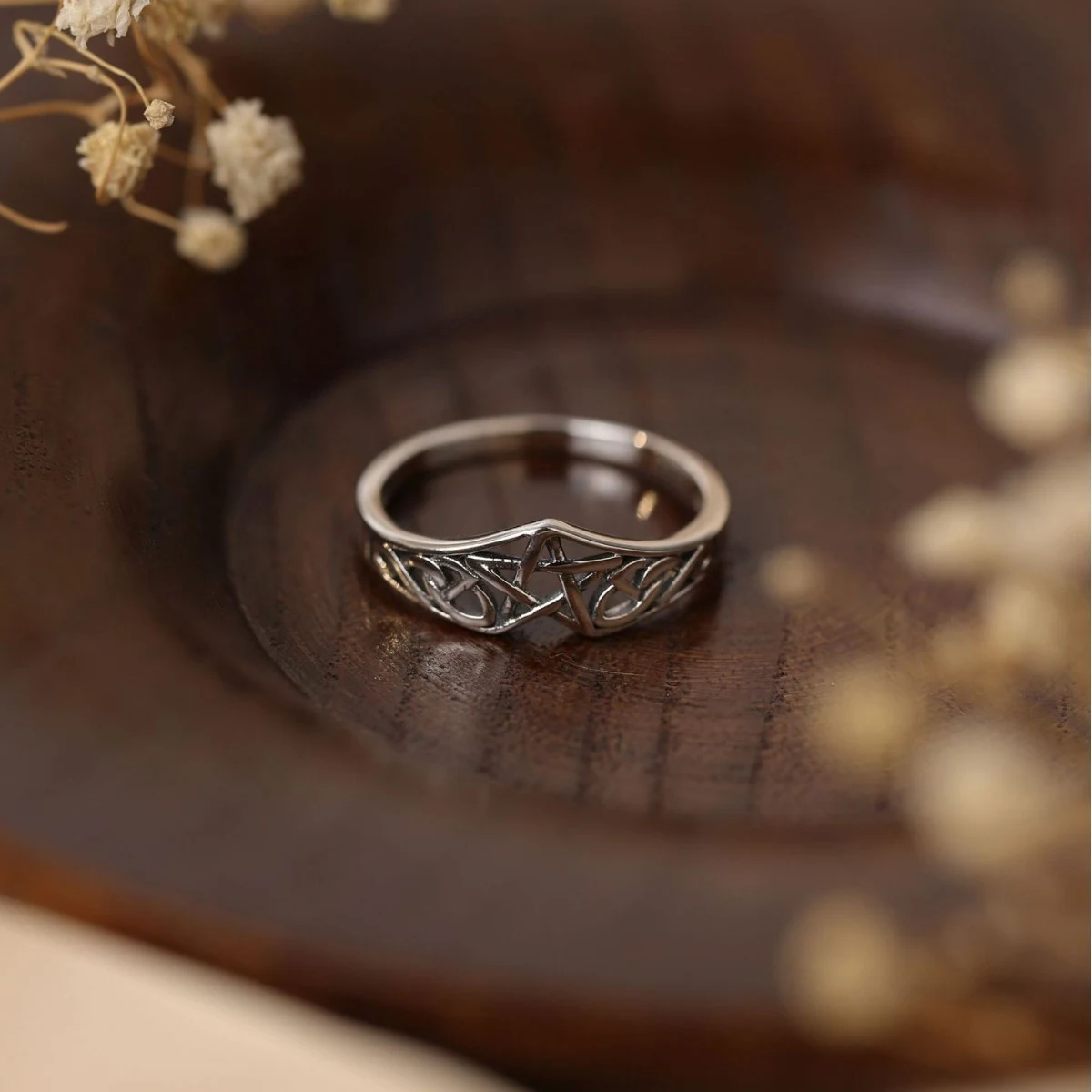 Anel feminino de prata pura estrela desgastada, um acessório elegante e charmoso para adicionar um toque especial ao seu visual. — foto 8