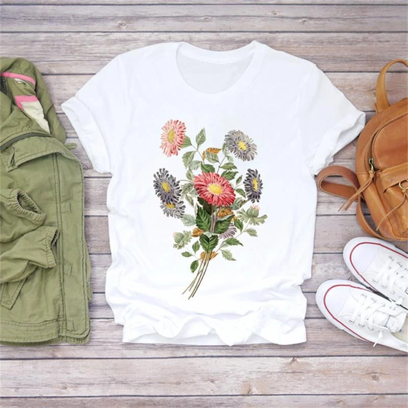 Camiseta feminina casual com estampa floral modal, manga curta, leve e confortável, perfeita para um visual charmoso e fresco. — foto 16