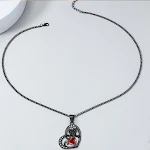 Colar feminino com pingente de caveira de amor, um acessório de moda elegante. Expresse seu estilo com este colar único, perfeito para adicionar charme ao seu visual. — foto 1