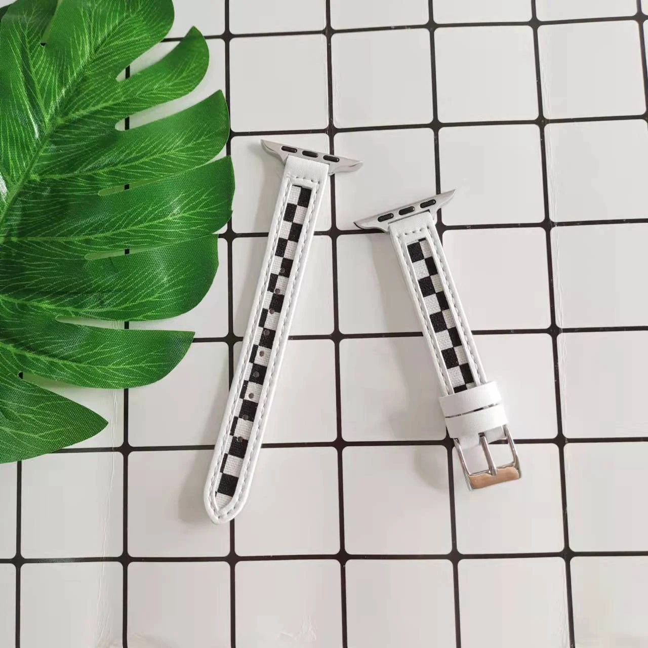 Title 2, Apple Watch 7, modelo 654321, com pulseira de l...
