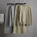 Conjunto feminino elegante e moderno, com suéter drapeado de malha e calças de perna larga, perfeito para um visual fashion. — foto 18