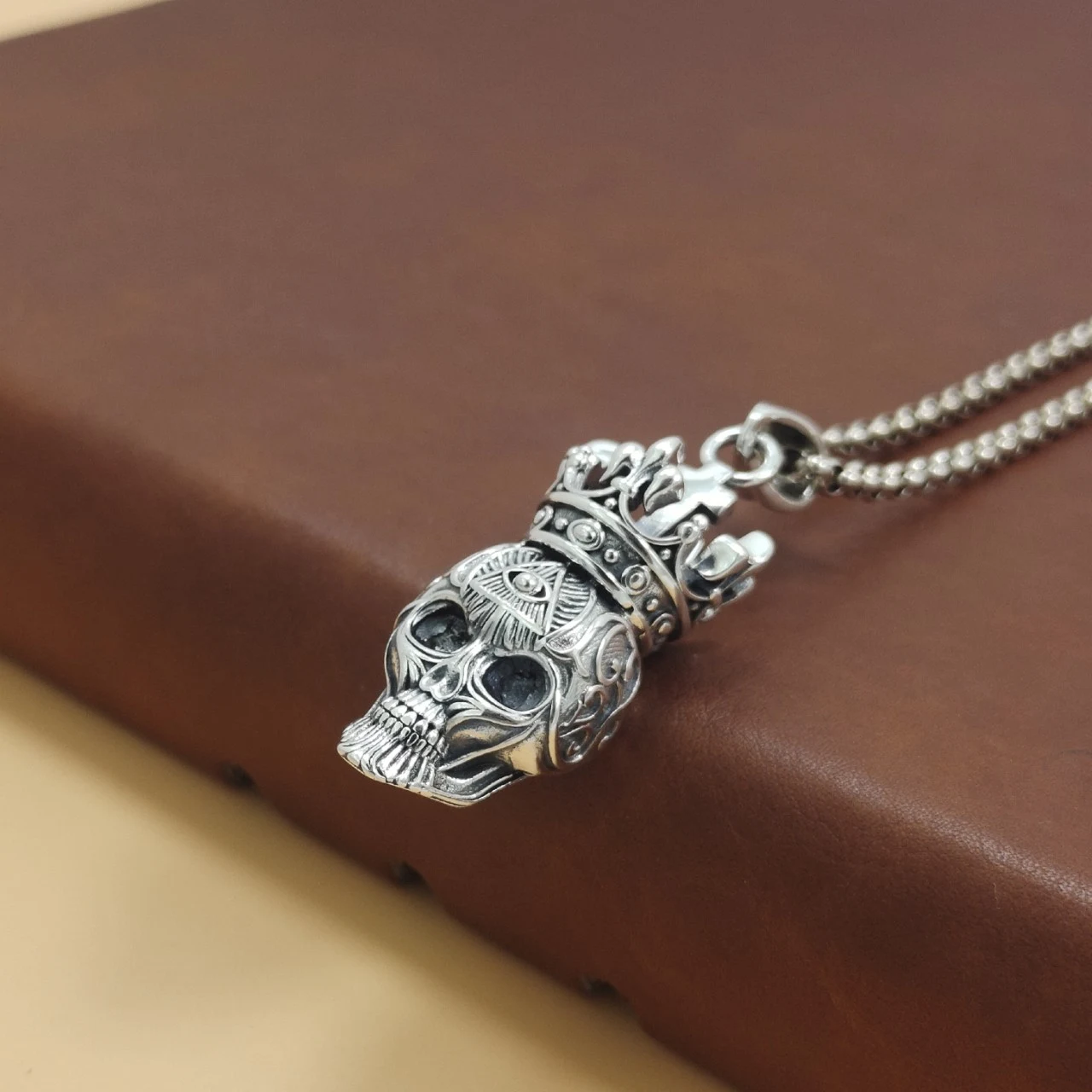 Pingente de coroa e caveira S925 em prata esterlina, estilo frio e moderno, perfeito para expressar sua personalidade única. — foto 7