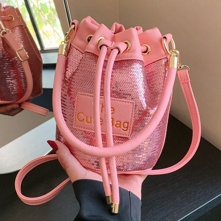 Bolsa Transversal Mãe e Filha Charmosa e Funcional Ideal para o Dia a Dia Design Compartilhado Espaçosa e Prática Perfeita para Passeios — foto 12