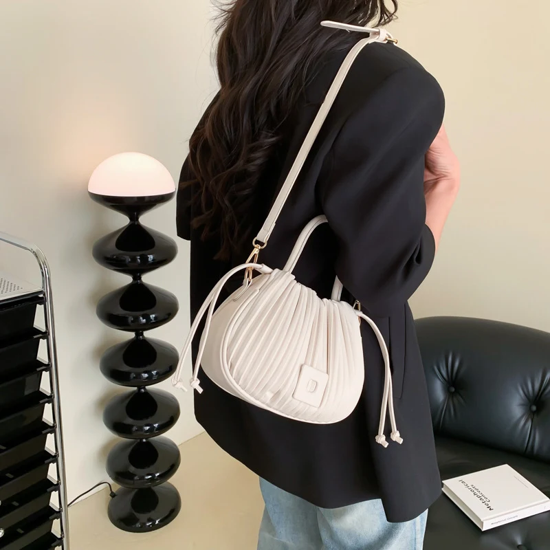 Title 9, Bolsa de mão de design de moda de nicho. Versát...
