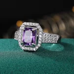 Anel quadrado de zircônia com garras duplas incrustadas, um acessório elegante e brilhante que adiciona um toque de sofisticação a você. — foto 5