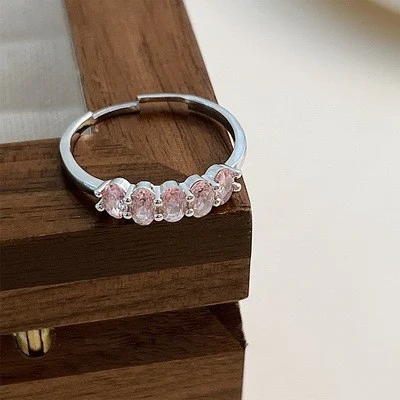 Anel de design de nicho Advanced Sense – Eleve seu estilo com este anel único que combina elegância, sofisticação e design inovador. — foto 3