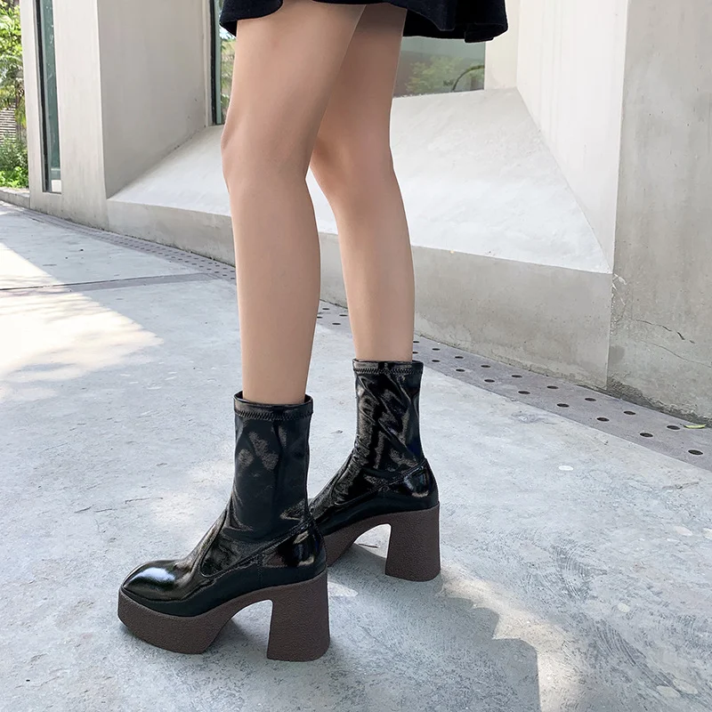 Title 6, Botas Martin de plataforma com bico quadrado, e...