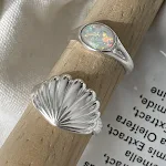 Anel feminino de pedra opala em formato de concha com design delicado. Uma joia elegante e charmosa para realçar a beleza feminina. — foto 6