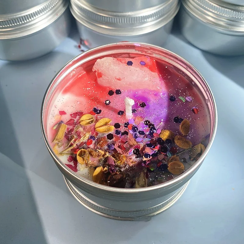 Vela aromática com flores secas, cristais coloridos e lantejoulas, para aromaterapia e criar um ambiente relaxante e agradável — foto 10