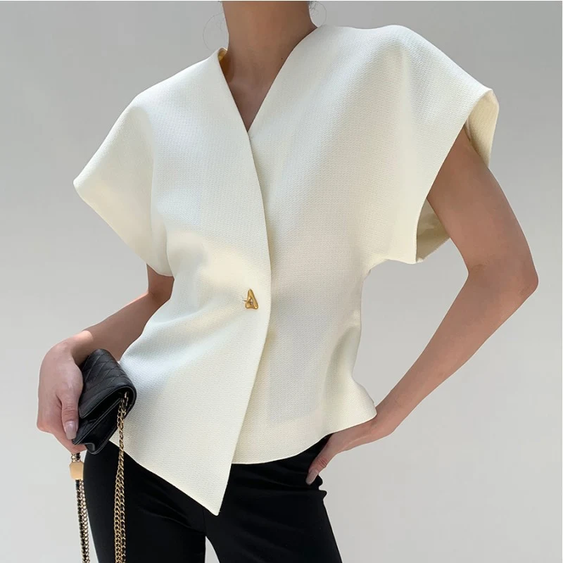 Colete Design Sense com cintura ajustada, top irregular cor sólida. Valorize sua silhueta com elegância e sofisticação em qualquer ocasião. — foto 1
