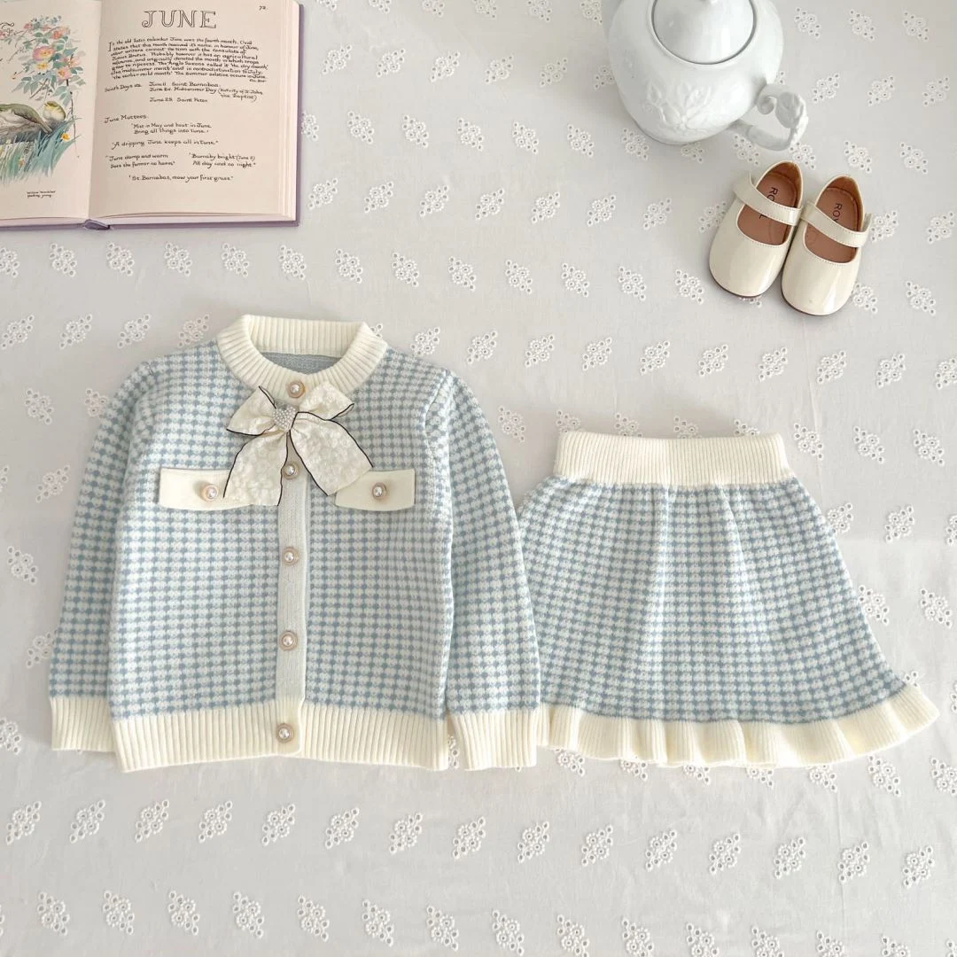 Dečiji džemper suknja pleteni kardigan bebi dvodelni komplet. Održava decu toplom i udobnom. Savršen set za vašu bebu, idealan za svakodnevno nošenje. — foto 3