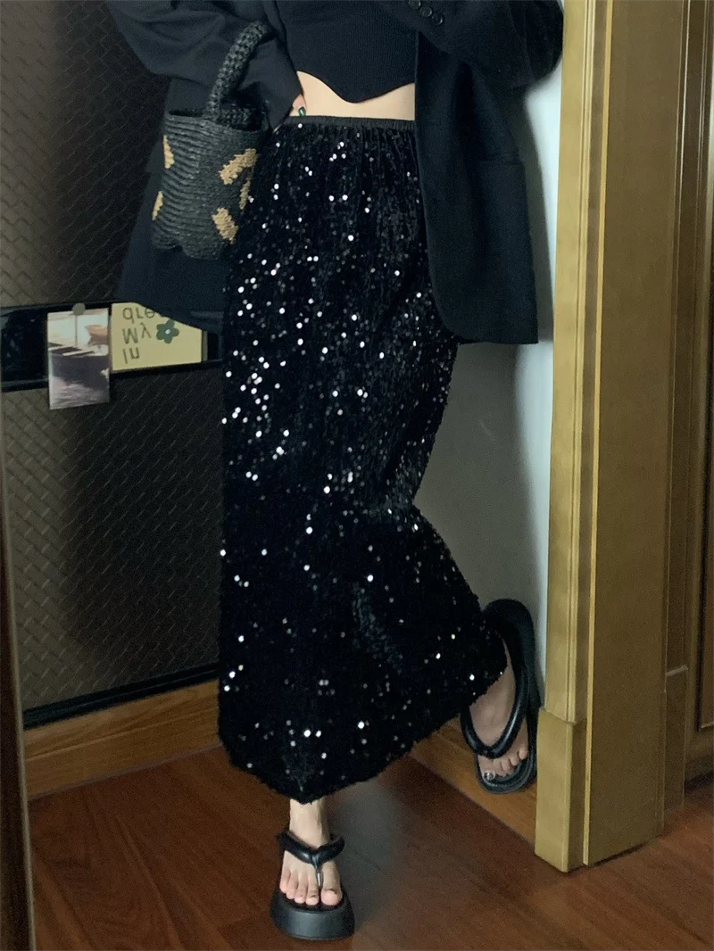 Saia feminina fashion com lantejoulas e design de alta costura. Perfeita para eventos especiais. Brilho e sofisticação garantidos. — foto 3