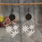 Brincos de floco de neve geométricos transparentes e simples. Leves e delicados, ideais para adicionar um toque de elegância e charme ao seu visual diário. — foto 2