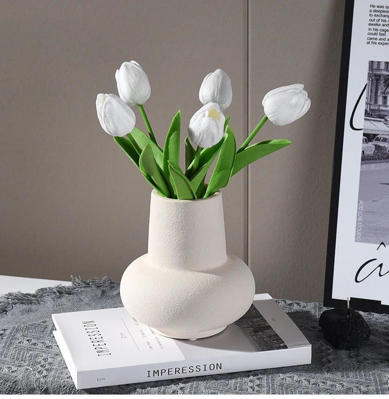 Good-looking, simple ceramic flower vase. Ideal for dining table centerpieces and home decorations. A stylish home acces — photo 15