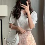 Women's Loose And Slim White Lace V-neck Shirt — photo 5