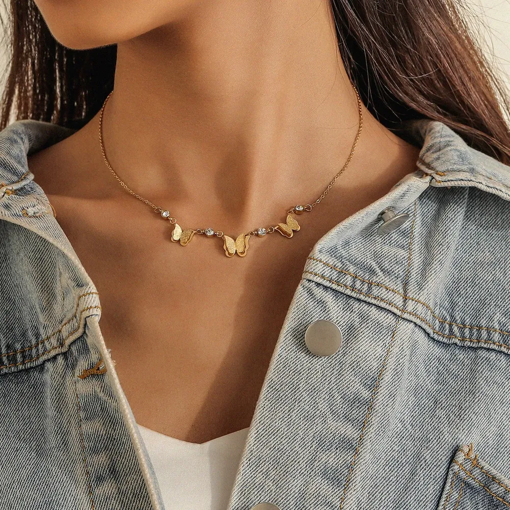 Corrente de Clavícula em Aço Titânio Leve Luxo Simples, um toque de sofisticação para realçar seu colo com elegância e delicadeza. — foto 3