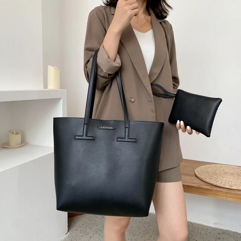 Fashion shoulder bag for women. Stylish and versatile, perfect for everyday use. Spacious with a modern design and multi — photo 4