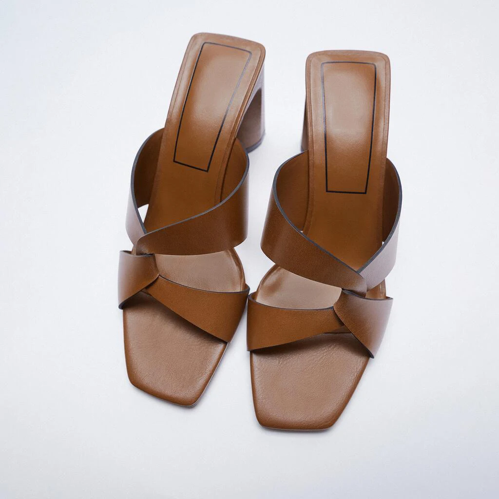 Sandali da donna in pelle bovina, tacco grosso marrone, punta quadrata estiva, scarpe comode ed eleganti per donne. — foto 4