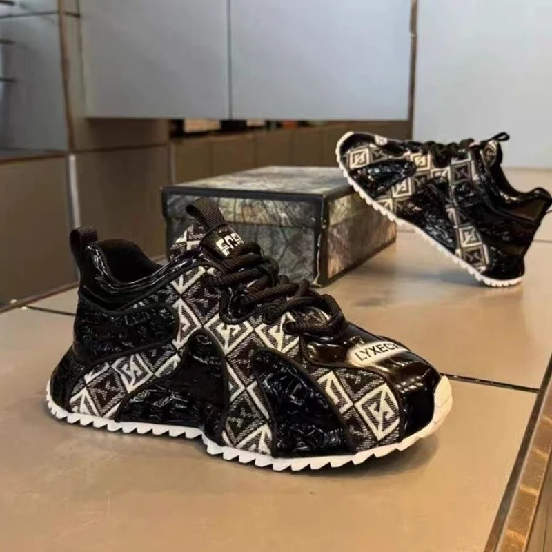 Title 9, Zapatillas de hombre ligeras con bordado juveni...