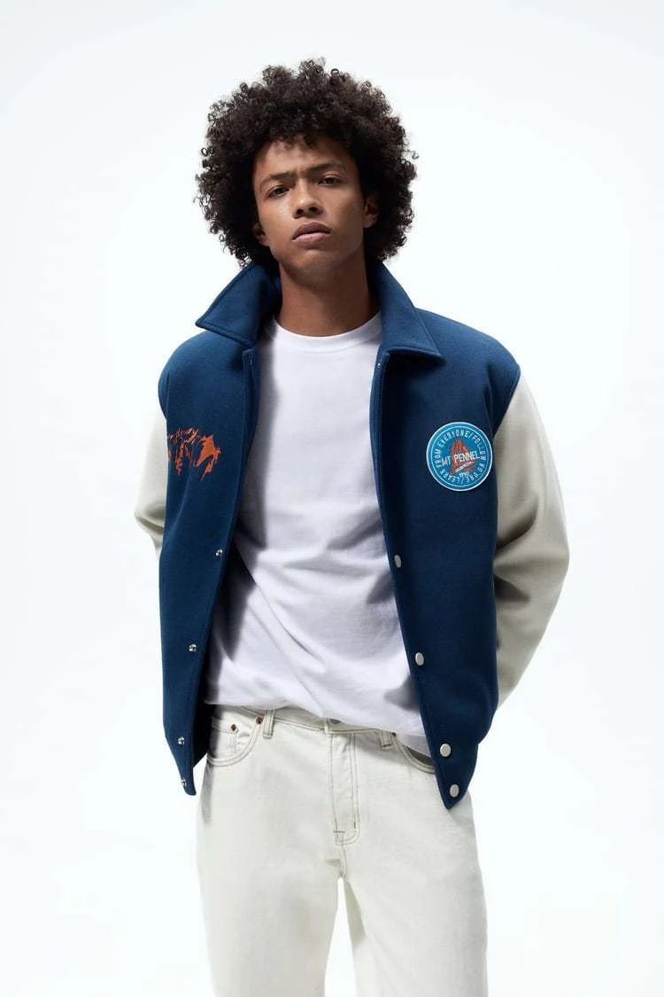 Jaqueta de beisebol masculina com patches e costuras, estilo piloto. Ideal para um visual esportivo e autêntico. — foto 6